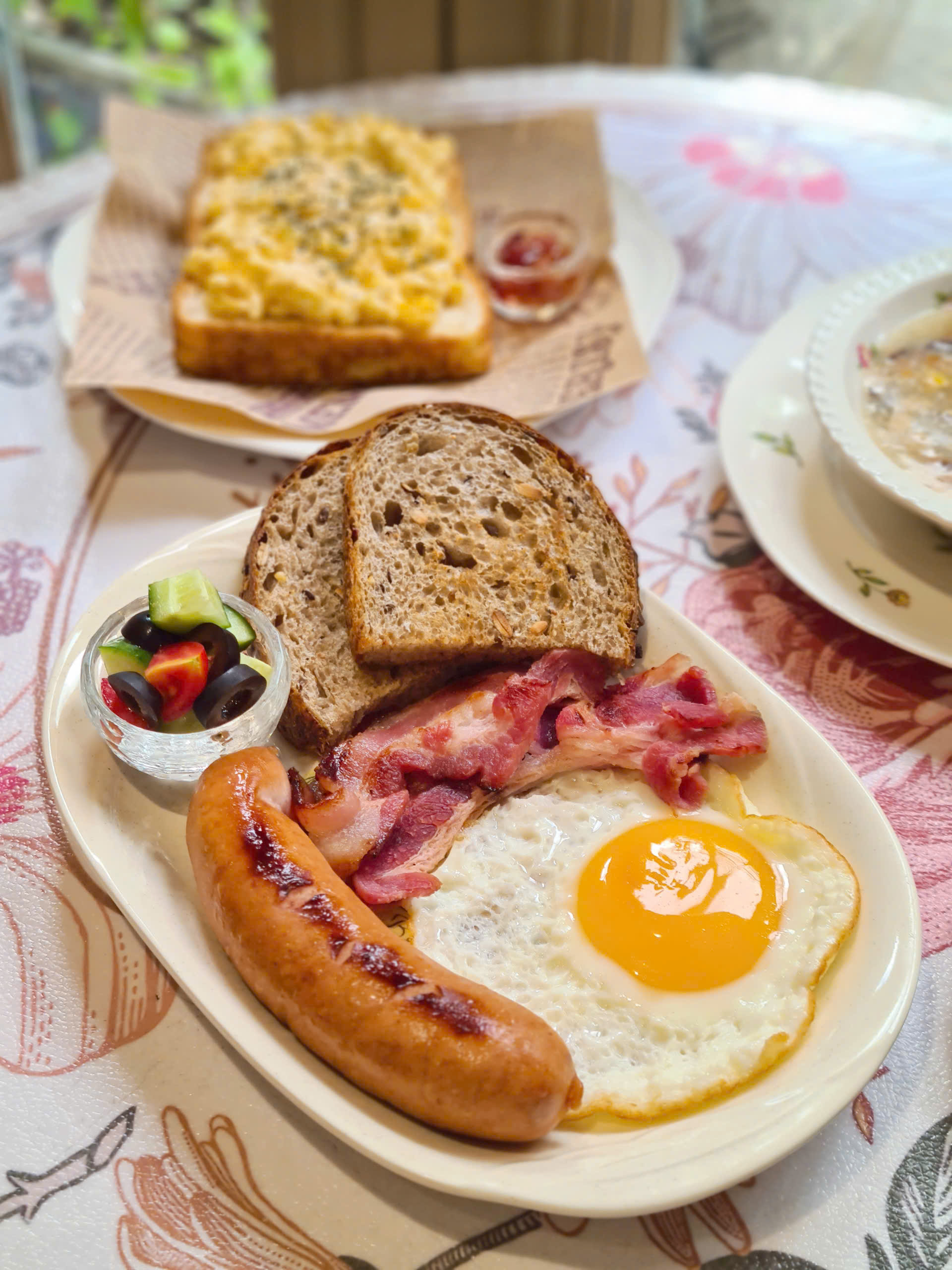 Brunch at La Dulce Bakery in Da Nang