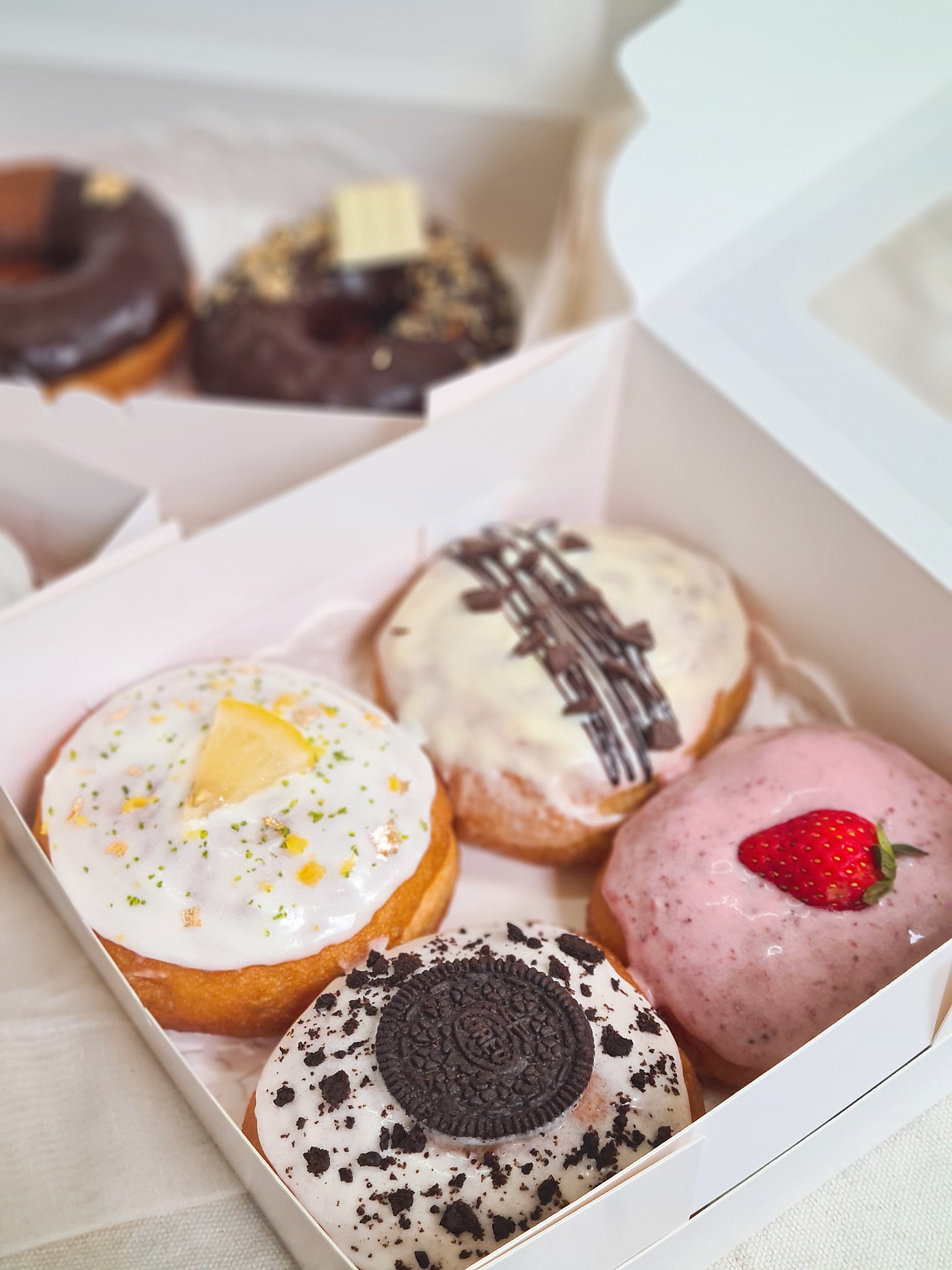 Donut Chocolate Custard filled (cái)